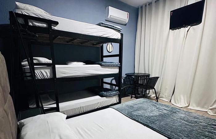 Quarto Studio (Cama casal + 3 solteiros) Quarto Studio (Cama casal + 3 solteiros)
